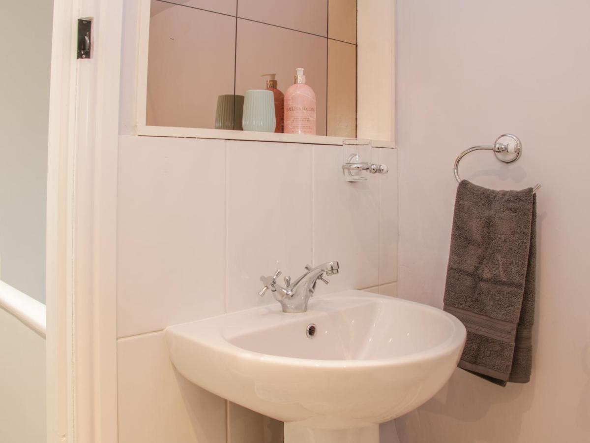 1 Royal Oak Cottages Шрусбъри Екстериор снимка