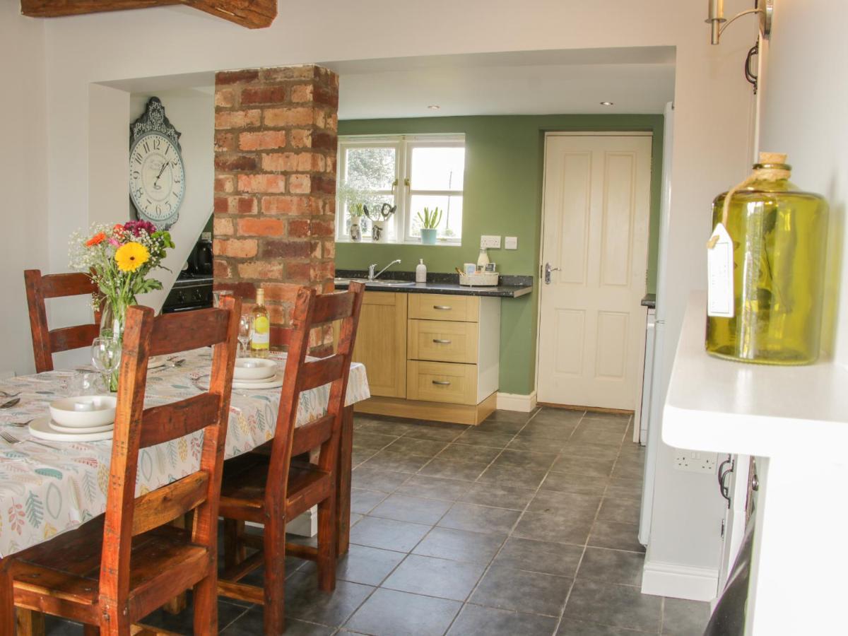 1 Royal Oak Cottages Шрусбъри Екстериор снимка